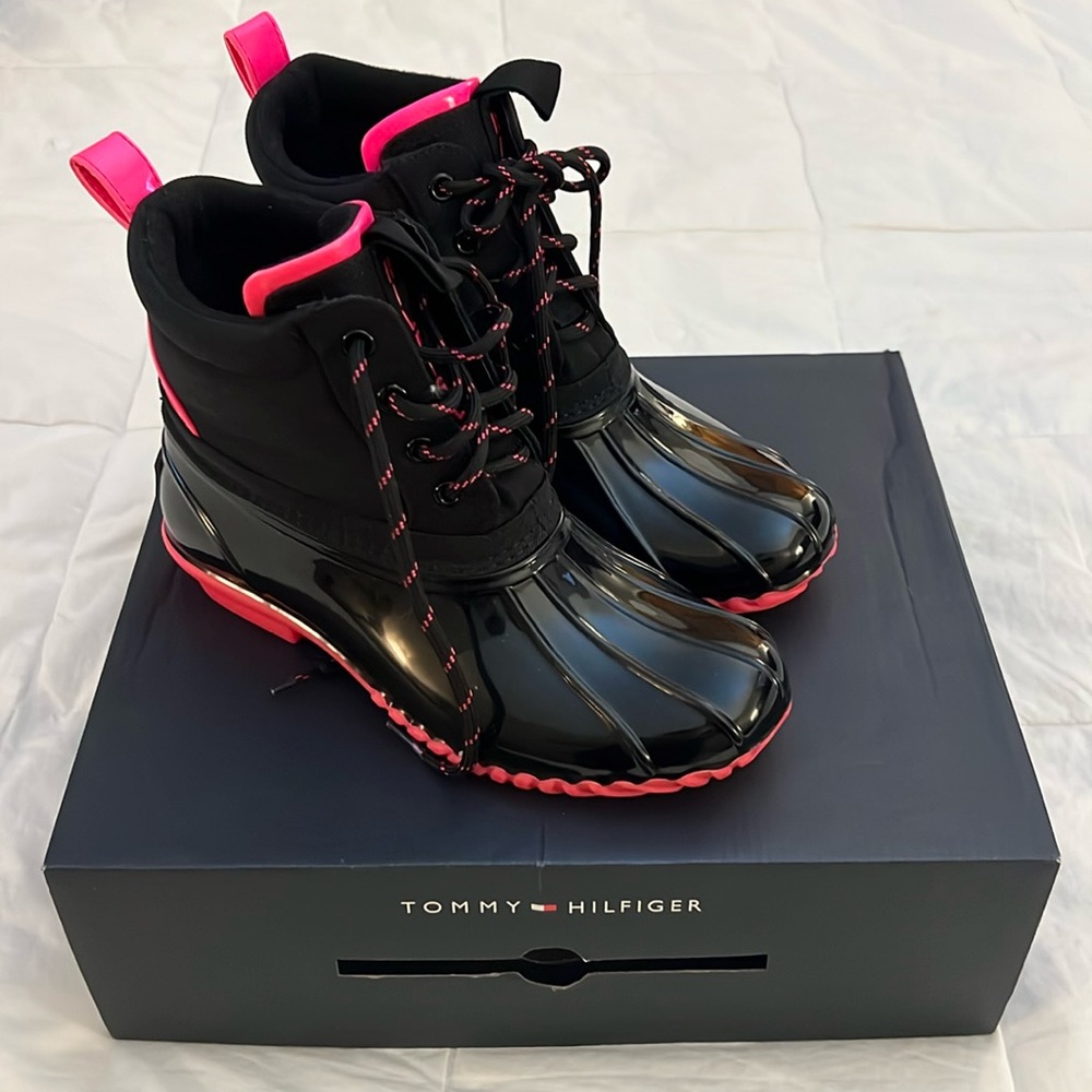 Tommy Hilfiger Women's Black and Pink Boots
